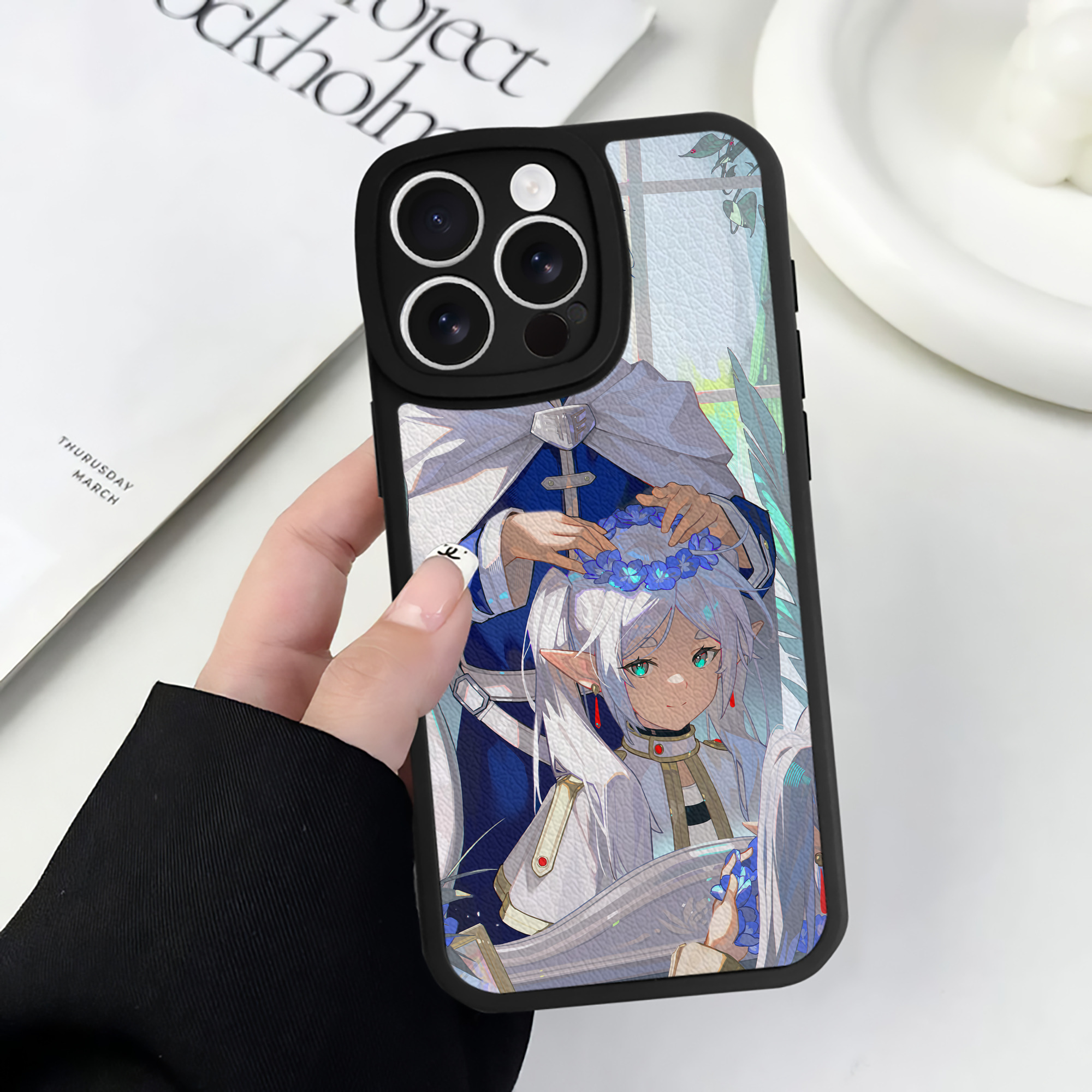 （画像用） 葬送のフリーレン Frieren 【iPhone 16シリーズ対応】シリコンスマホケース（レザー調） 材質：シリコン
